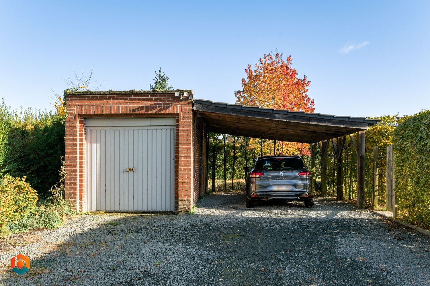 Instapklare woning met 2 slpkrs, tuin, garage en carport te Emblem foto 24