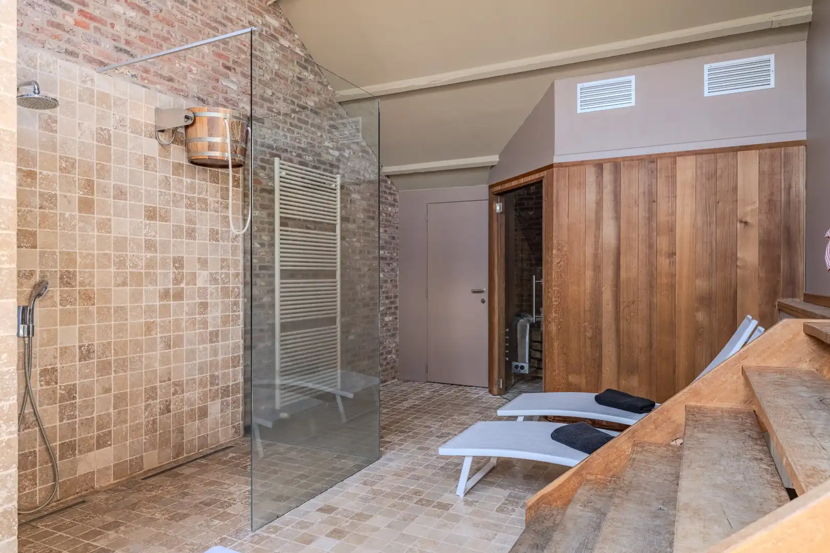 Loods (150 m²) en vakantiewoning in Jabbeke foto 6