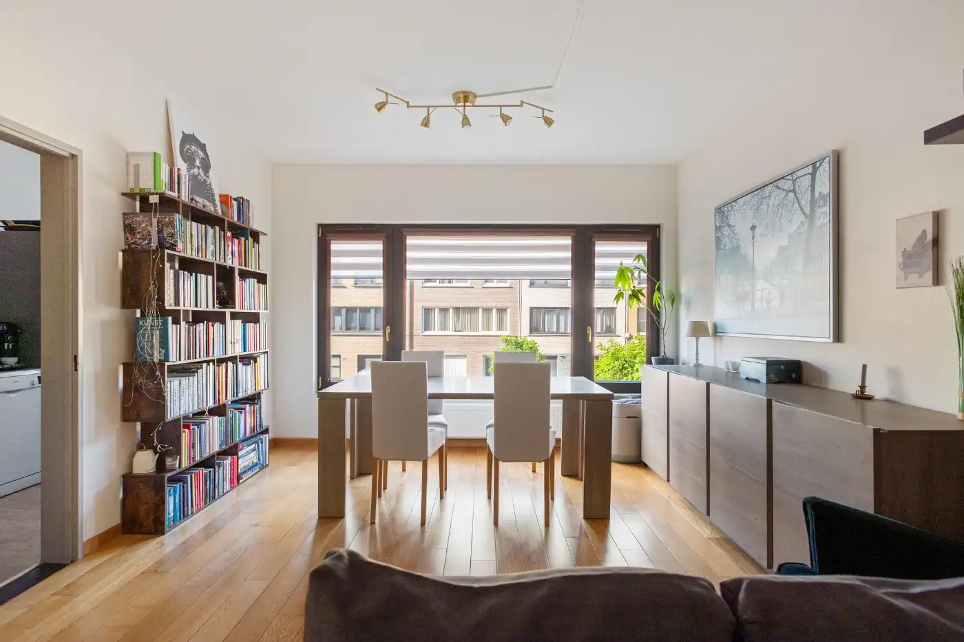 Instapklaar app. op 1e verd. met 2 slpk., balkon en garagebox foto 3