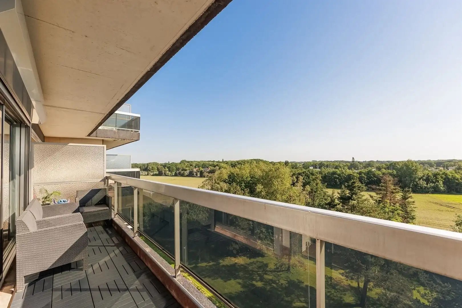 Lichtrijk appartement met panoramisch uitzicht en autostaanplaats foto 5