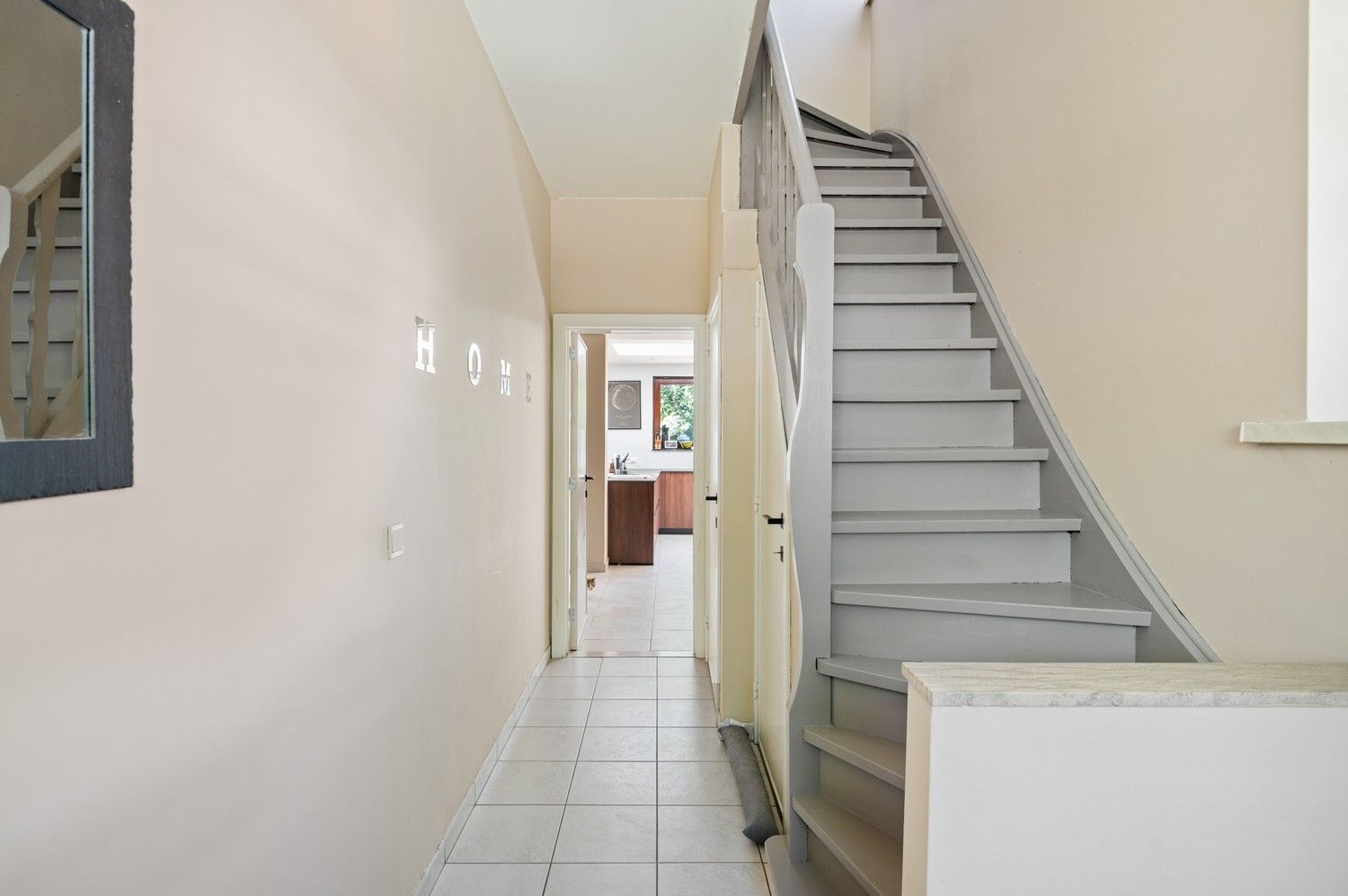Gezellige woning met 3 slaapkamers, veranda en tuin te koop in top buurt te Ekeren! foto 2