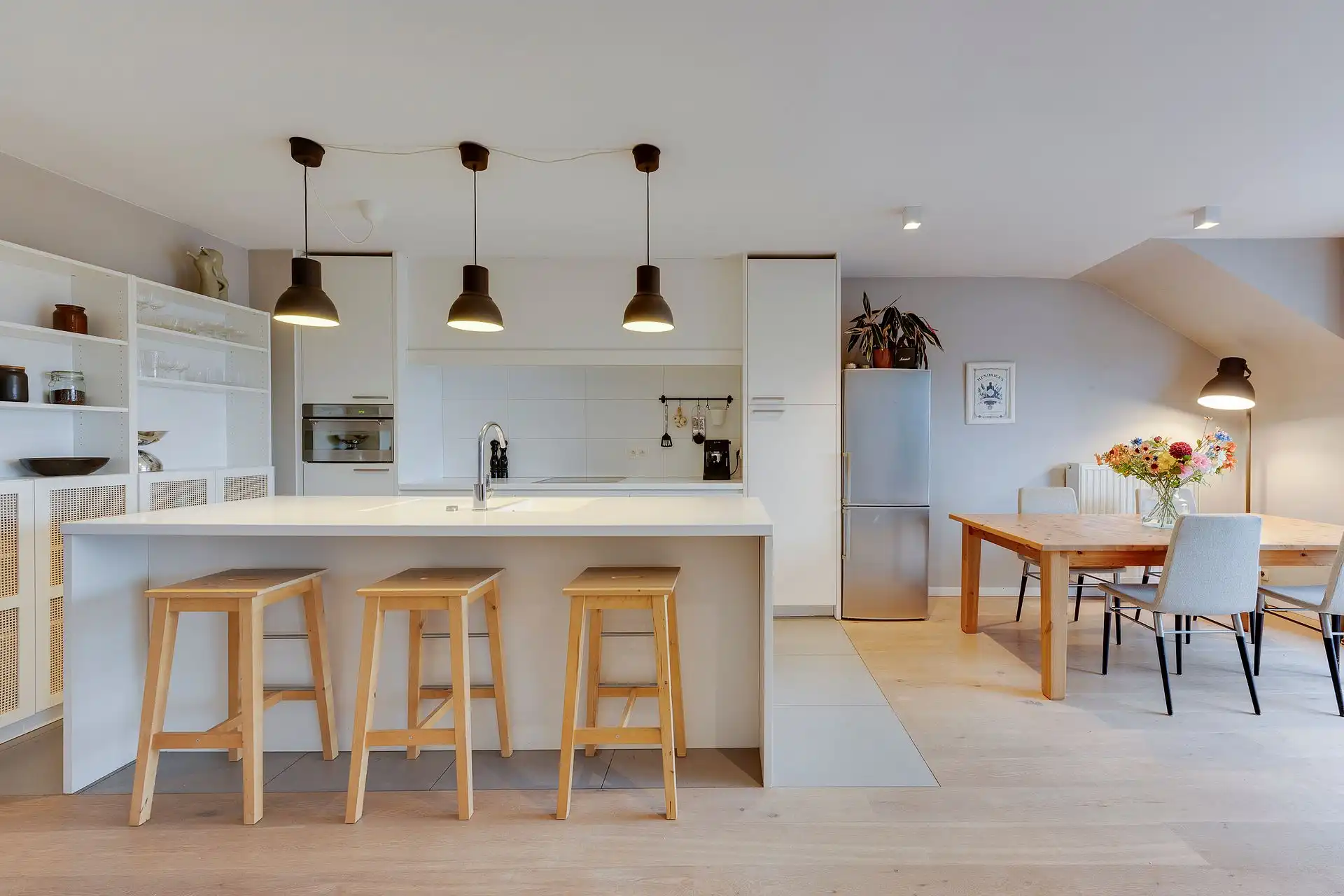 Instapklare, lichtrijke duplex in het centrum van Edegem foto {{pictureIndex}}