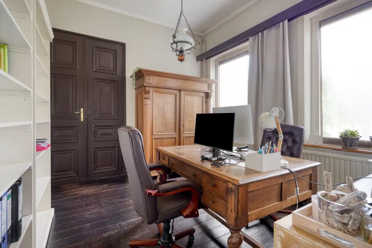 Bijzonder historisch herenhuis te koop in Heppen foto 24