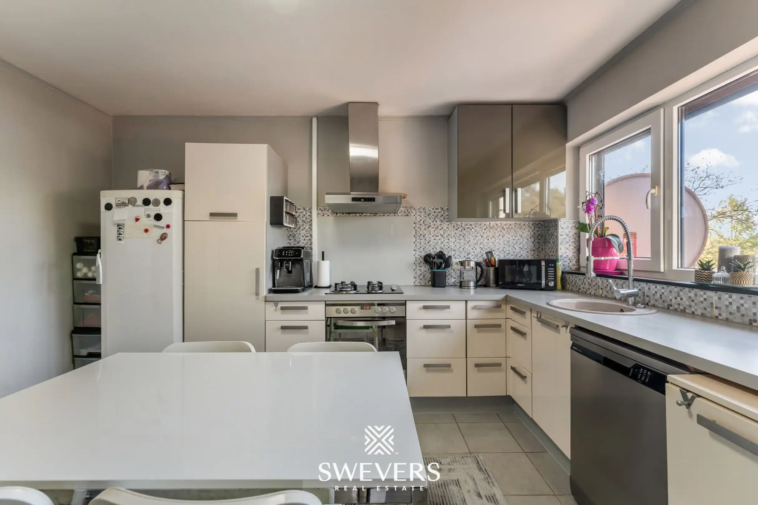 Appartement met 2 slaapkamers en garagebox op rustige locatie te Koersel foto 5