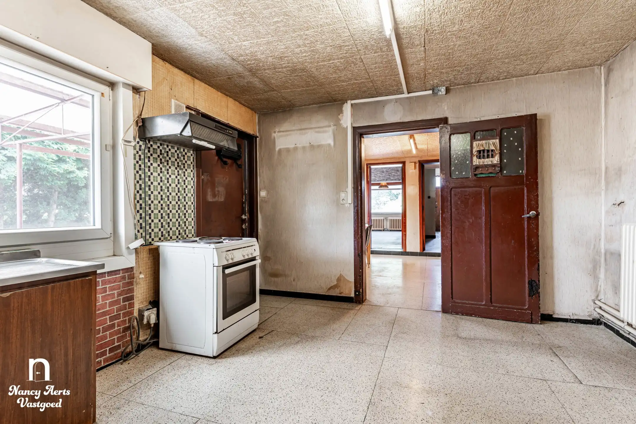 Karaktervolle renovatiewoning met tuin veel potentieel foto 6