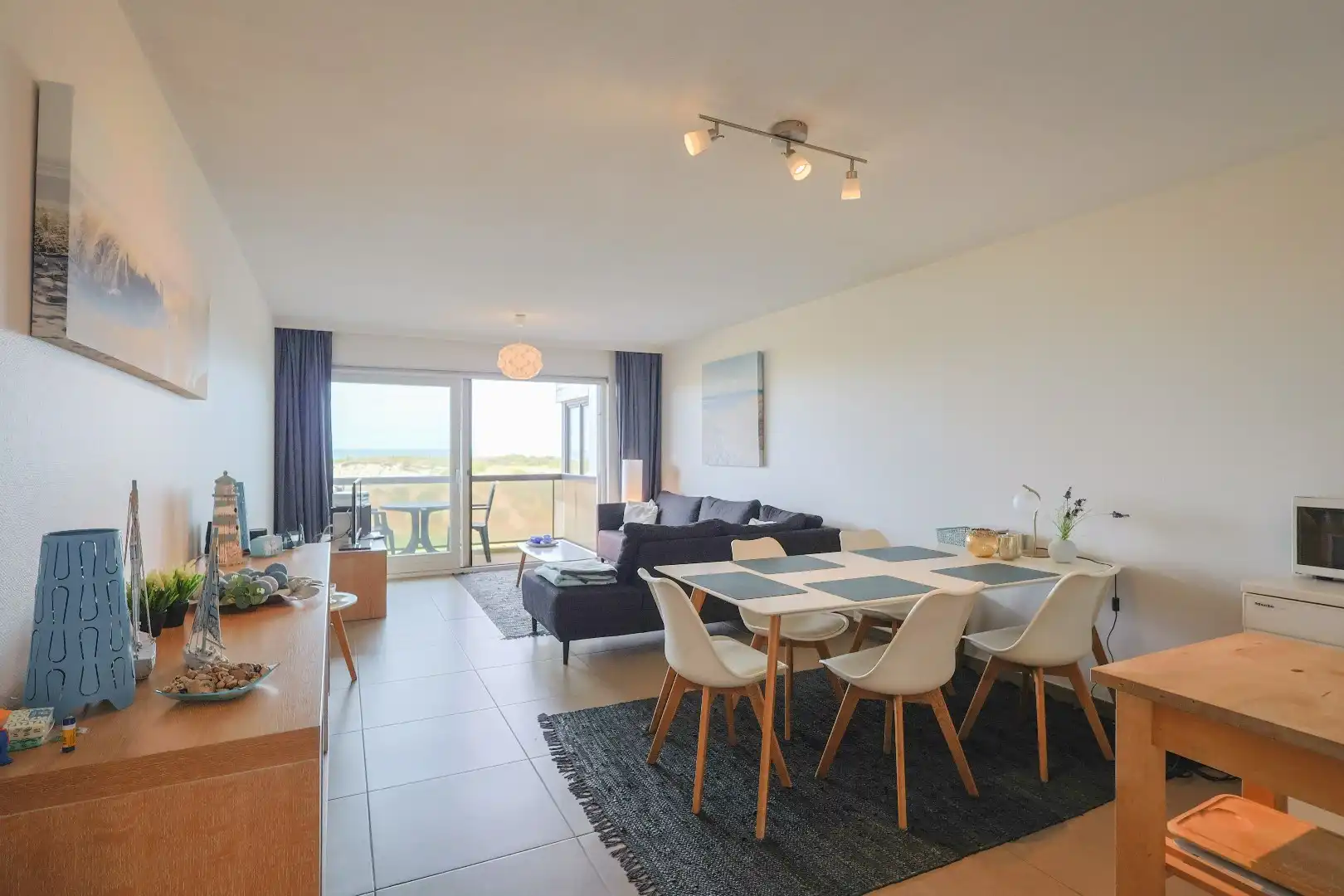 Appartement met 2 slaapkamers & frontaal zeezicht te huur op jaarbasis! foto 2