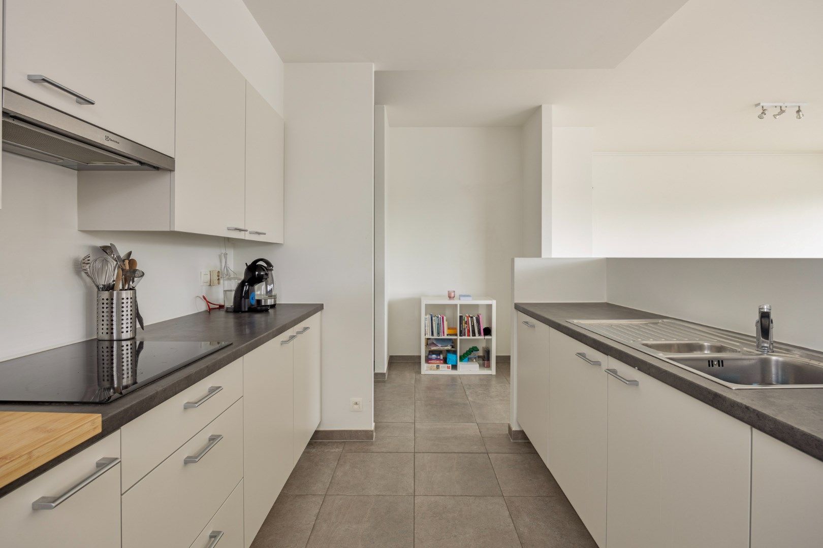 Hoekappartement met zich op water, zuidgericht terras en 2slaapkamers en autostaanplaats foto 4