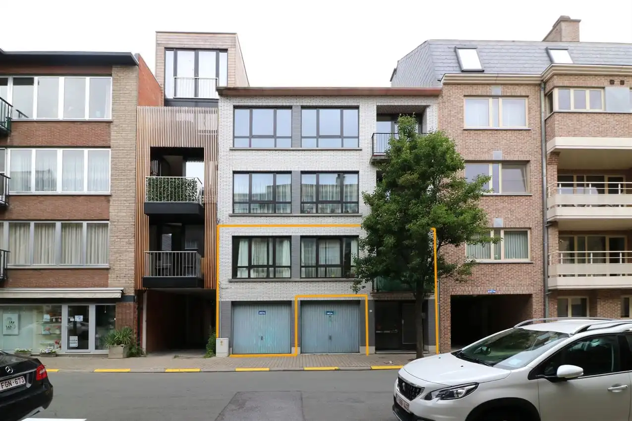 Centraal gelegen app. met 2 slpk. en garage foto {{pictureIndex}}