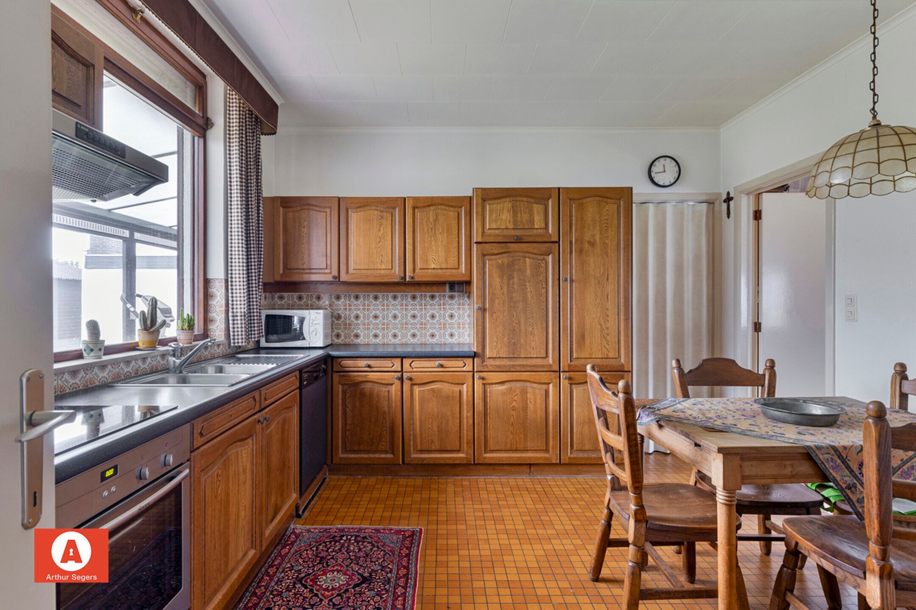 Ruime open bungalow-villa vol potentieel op toplocatie foto 9