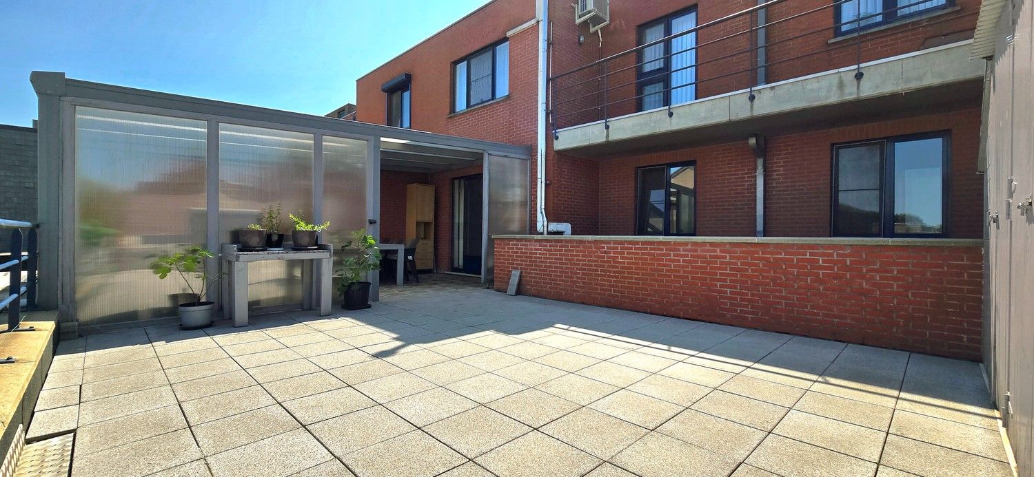 TE KOOP : instapklaar appartement op centrale ligging met 2 slaapkamers en 2 terrassen foto 4