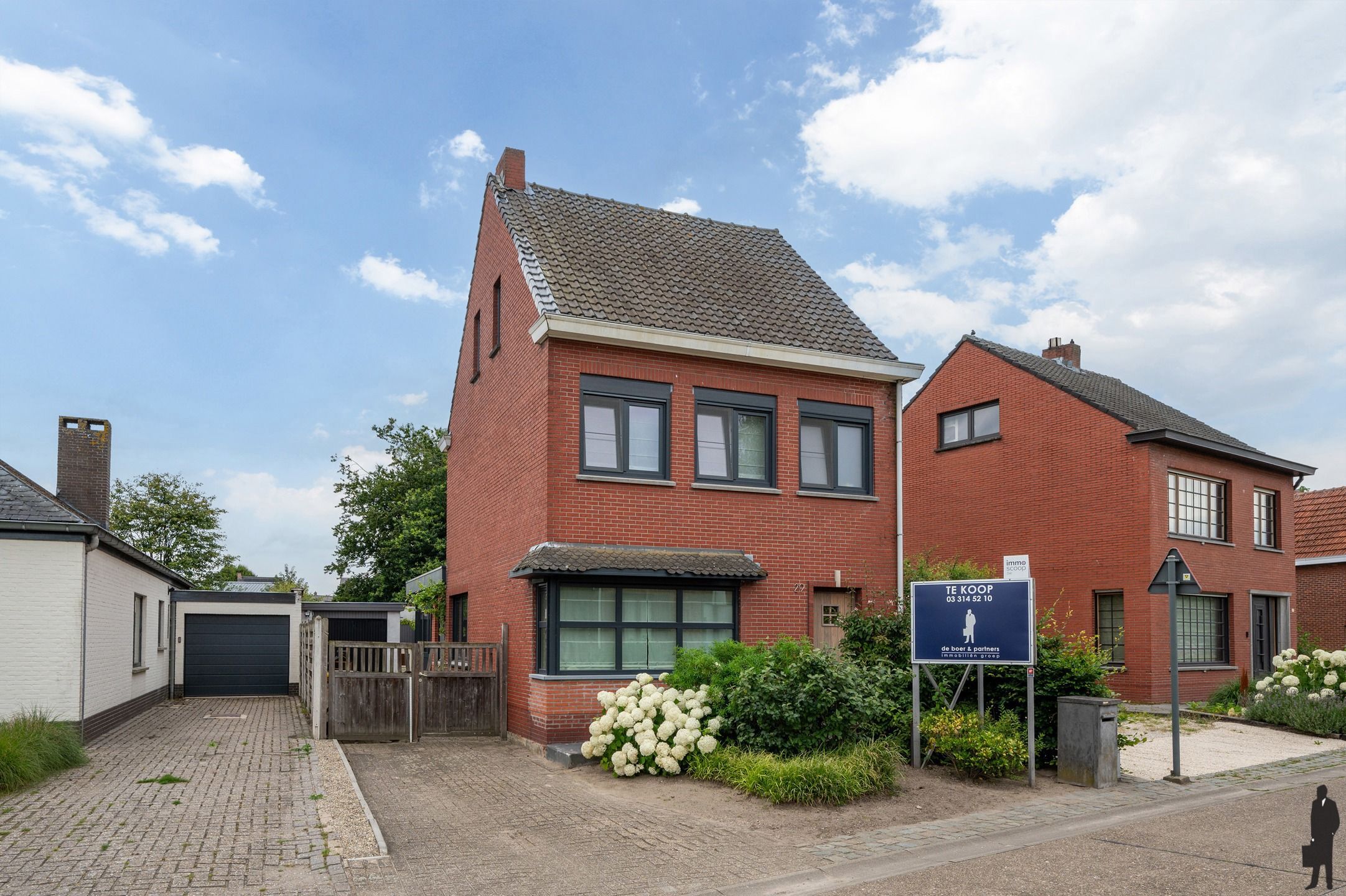 Hoofdfoto van de publicatie: Eengezinswoning met 3 slpk. nabij het centrum van Hoogstraten.