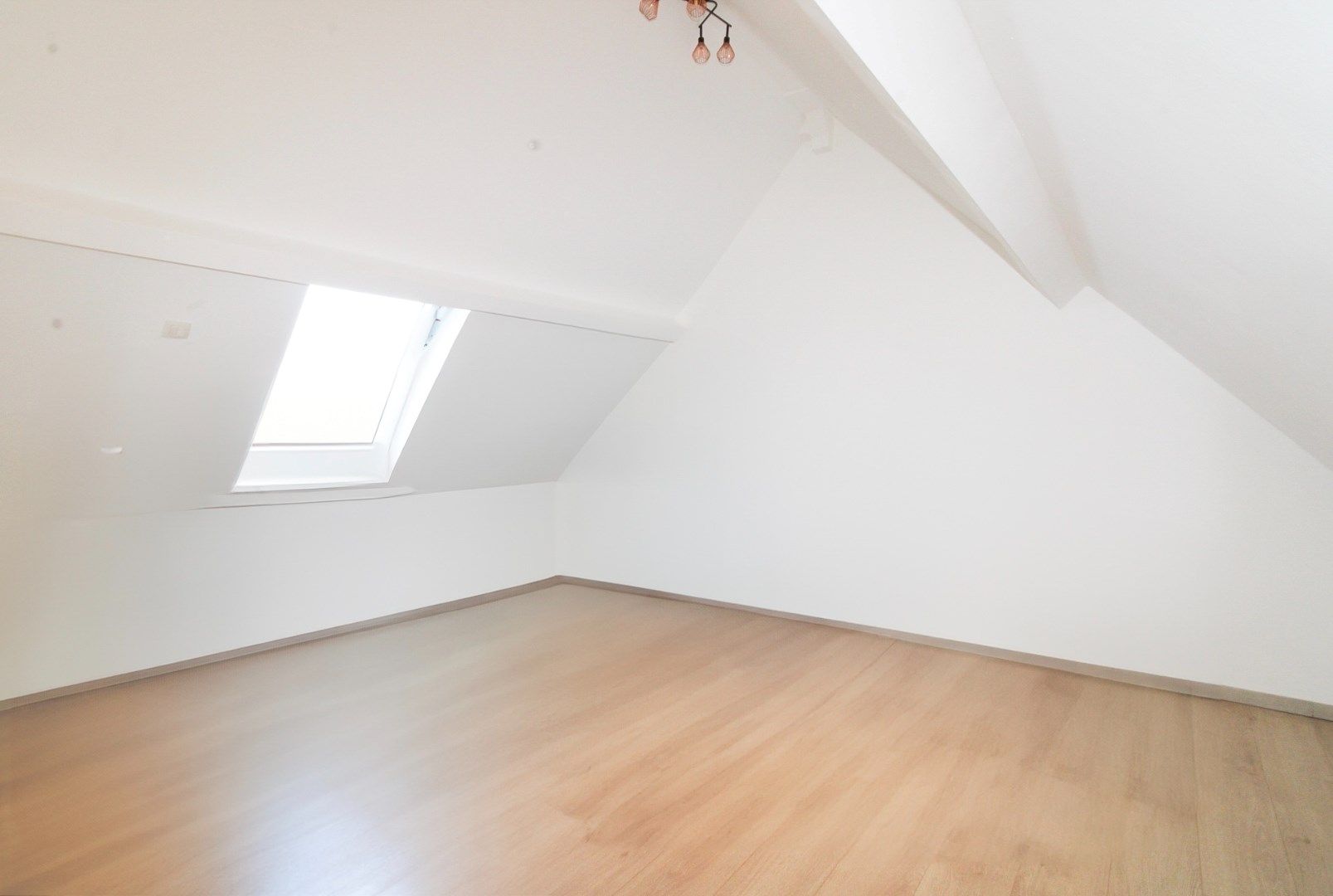Instapklare woning met tuin en energielabel B op toplocatie in Temse! foto 12