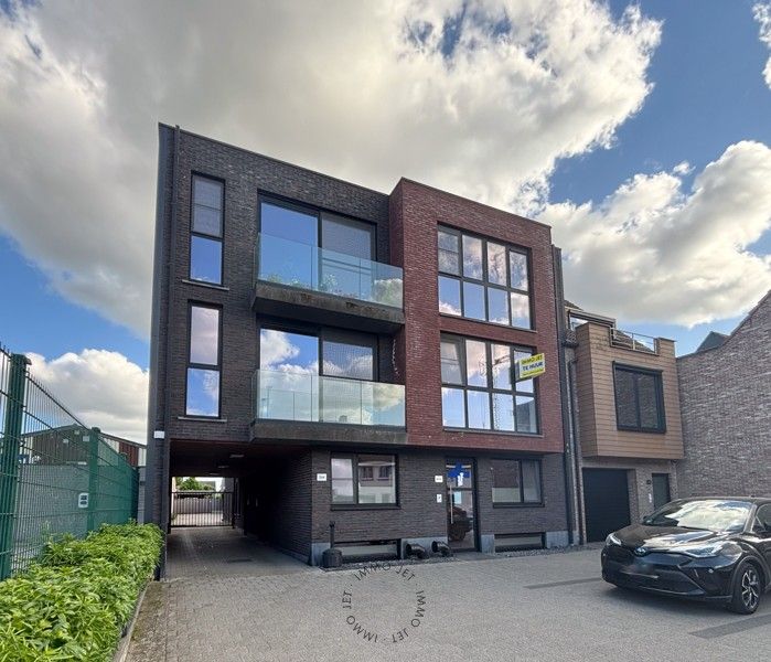 Appartement in Melsele met twee slaapkamers, groot zonnig terrassen en carport foto {{pictureIndex}}