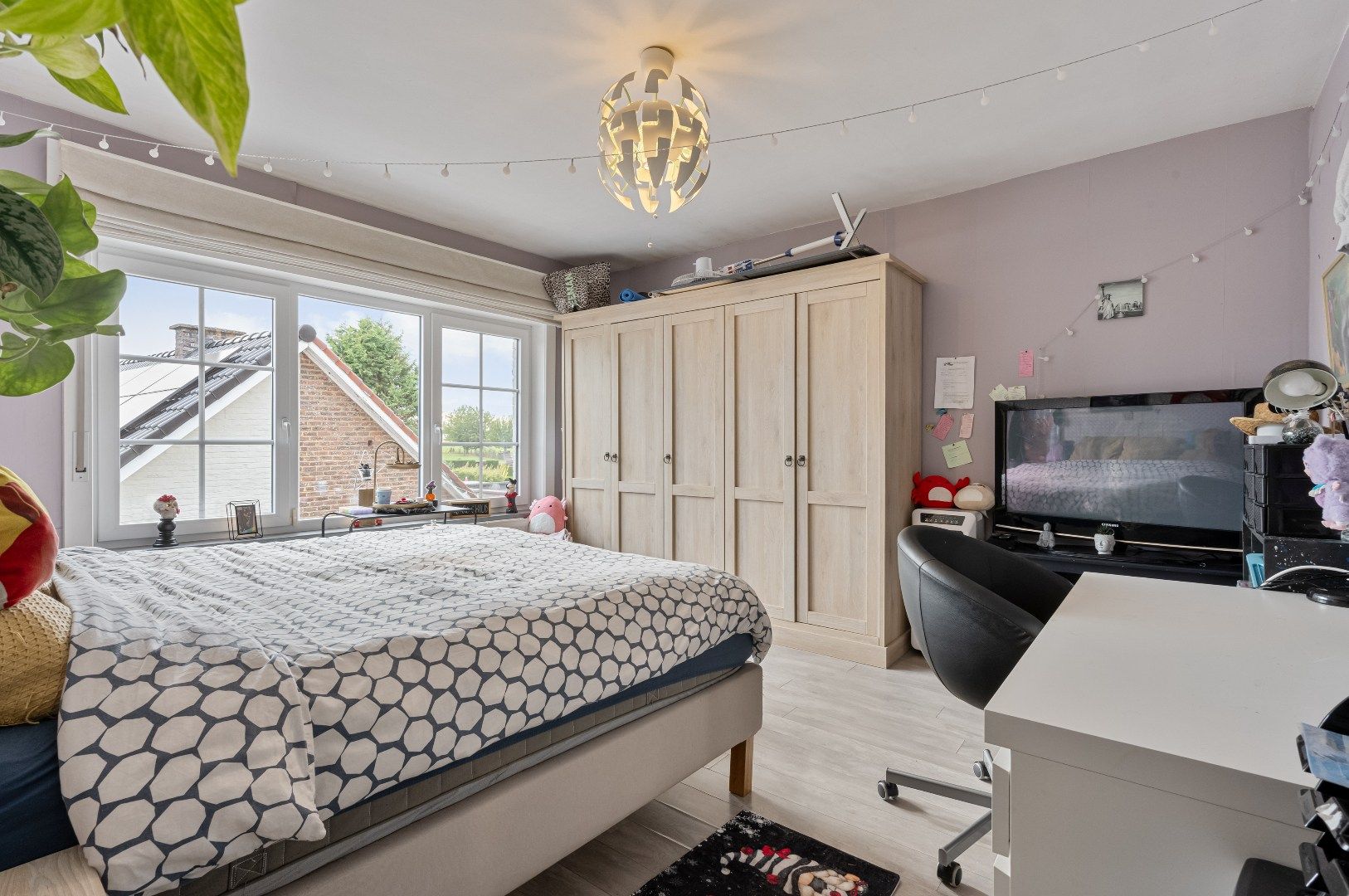 Volledig gerenoveerde solide woning met grote tuin foto 20