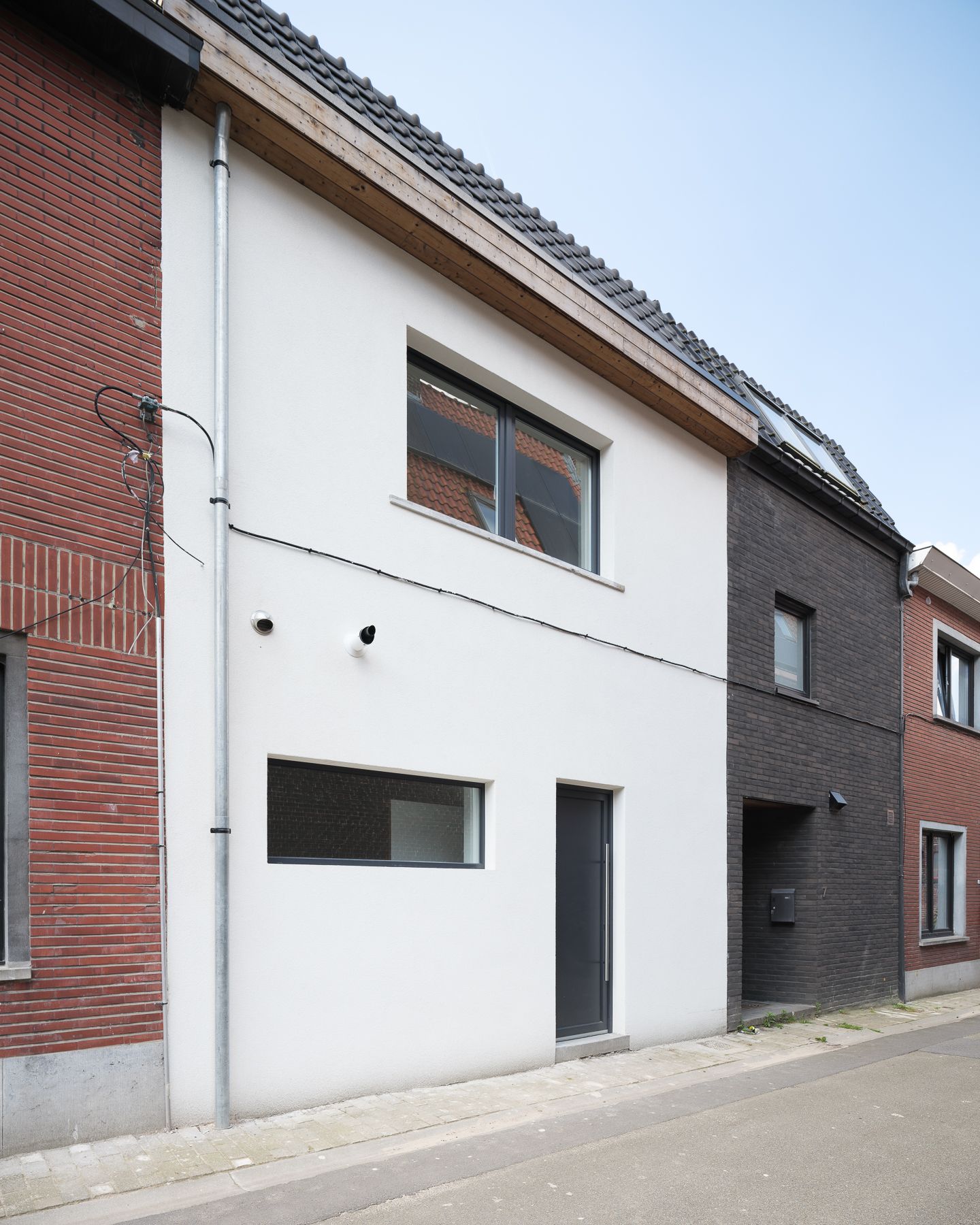 Hedendaagse woning met tuin gelegen in het centrum foto 3