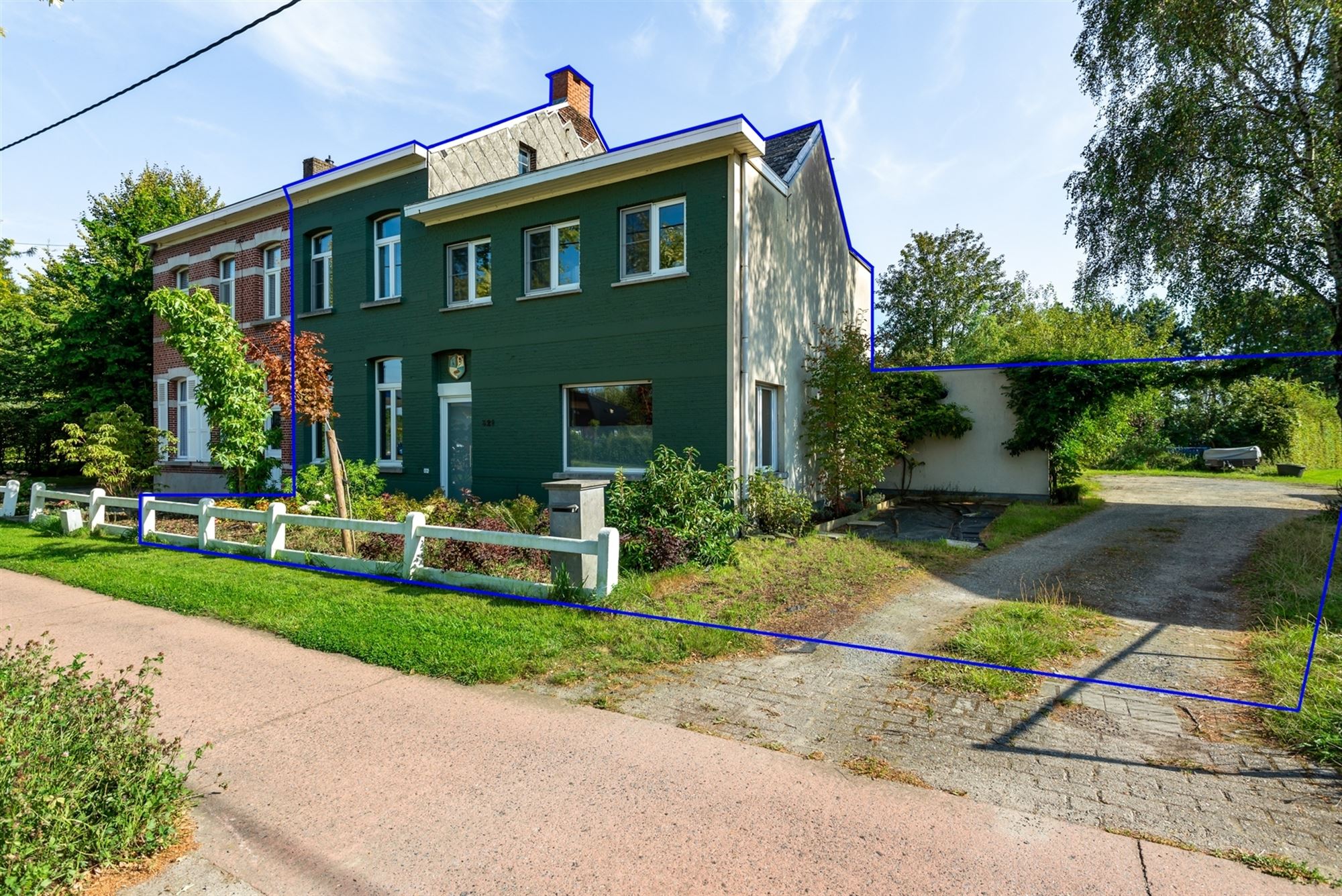 Grondig gemoderniseerde woning op een knap perceel te Putte foto 1