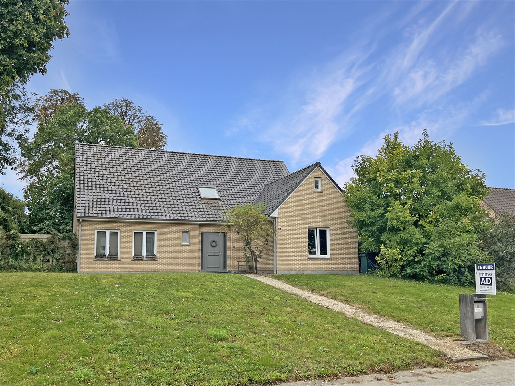Ruime, comfortabele villa met aangename tuin foto {{pictureIndex}}