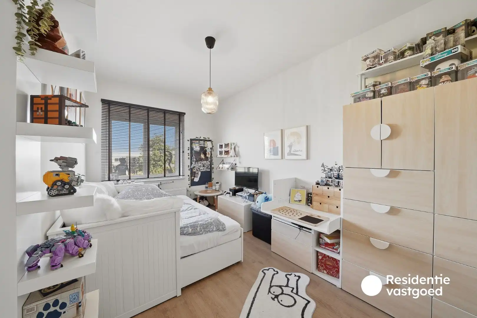 Instapklare woning met dubbele garage, 3 kamers en zongerichte buitenruimtes foto 18