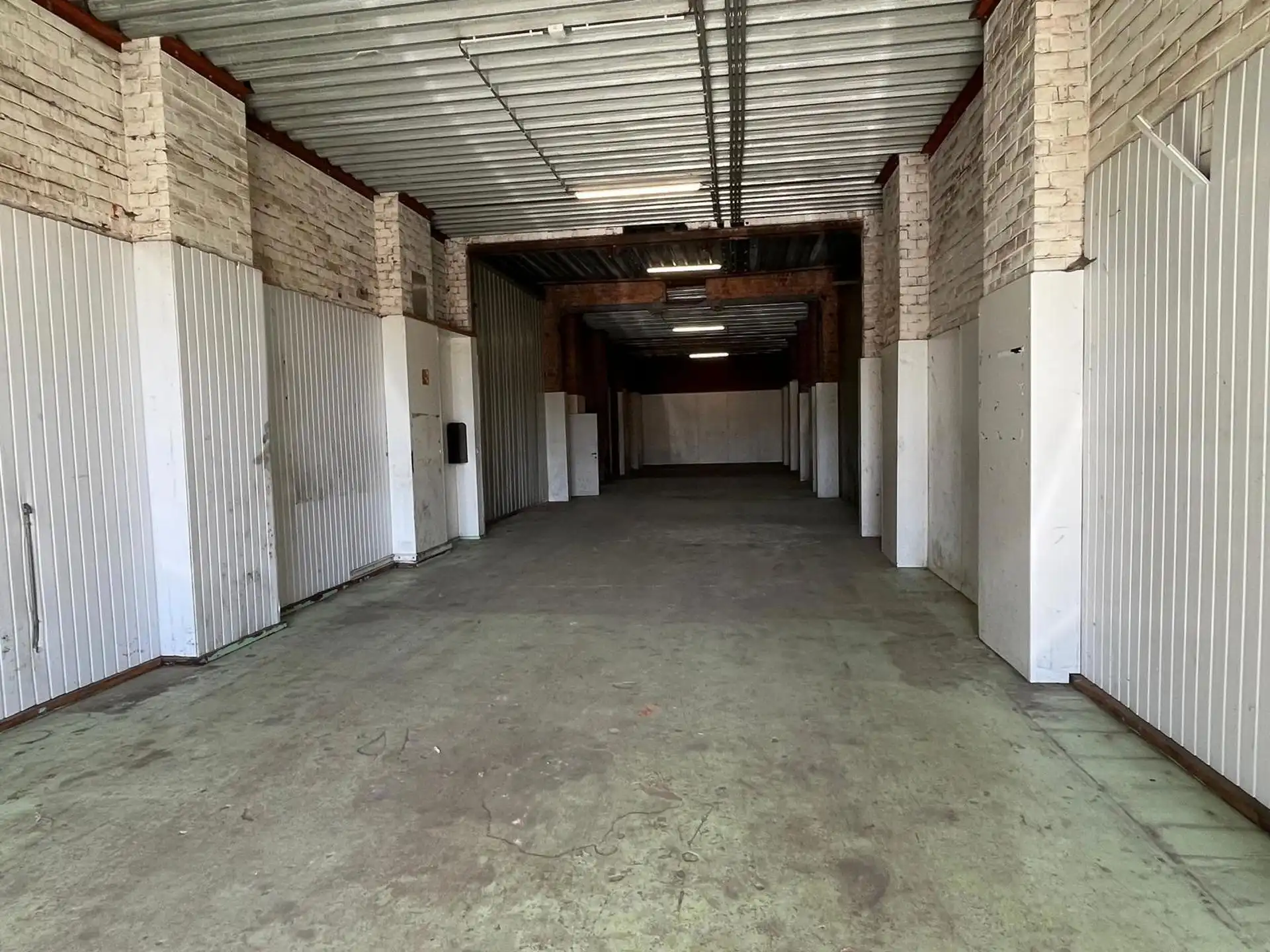 Magazijn unit 58 van  1.109m² centraal  tussen A12 en E19 foto 6