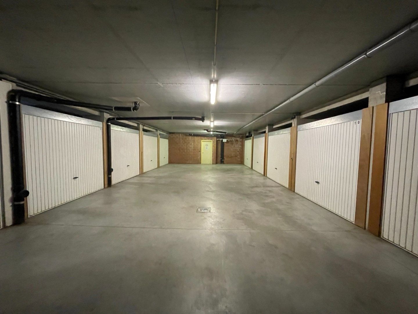 Garage te koop rond het marktplein van Wenduine foto 3