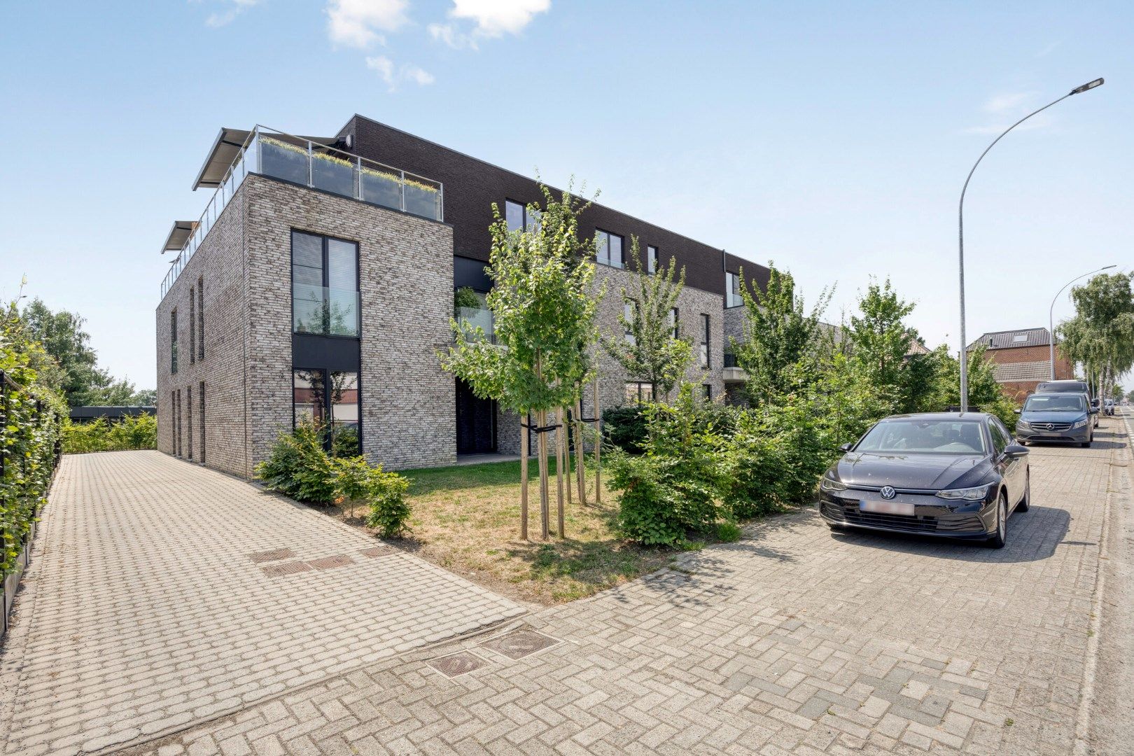 Recent gelijkvloers duplex appartement met 2 slpks, tuin, terras, kelderberging en carport ! foto 28