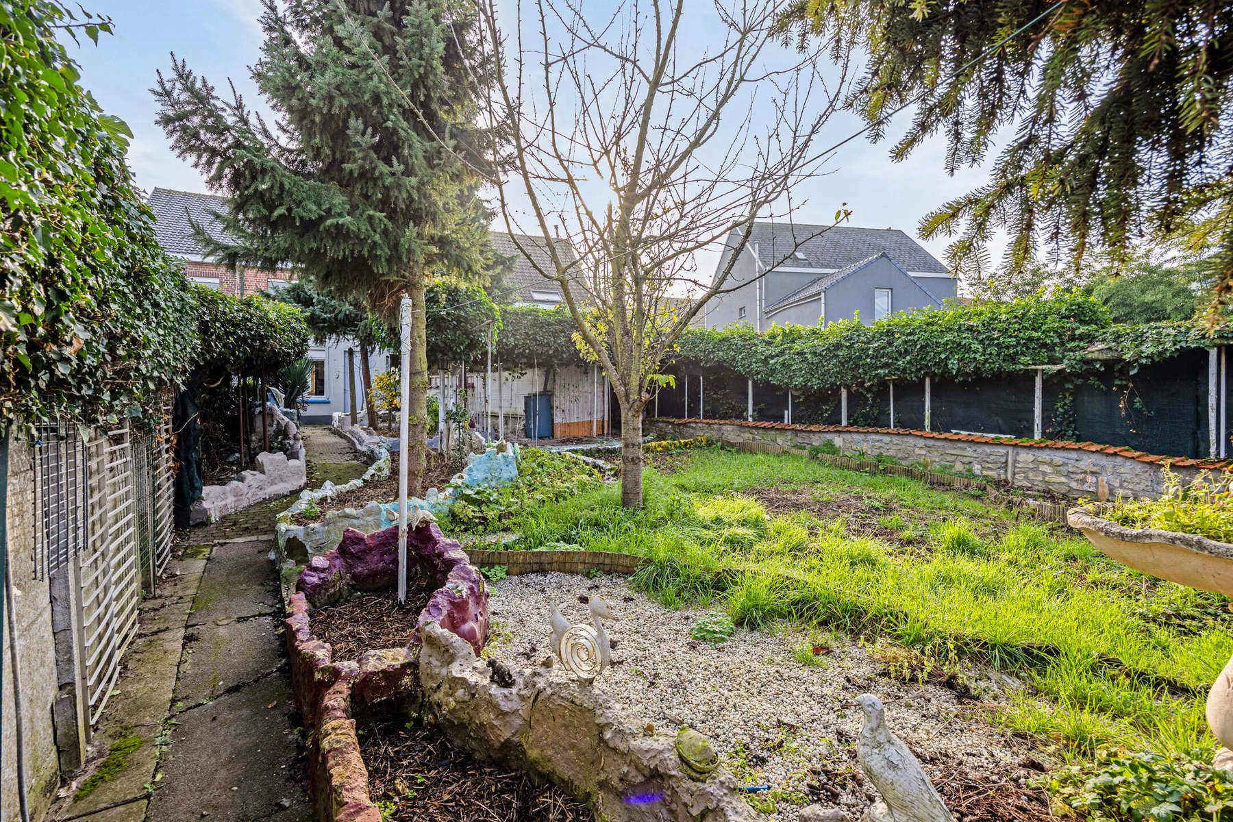 Gezinswoning met 5 slaapkamers, ruime garage en grote tuin foto 26