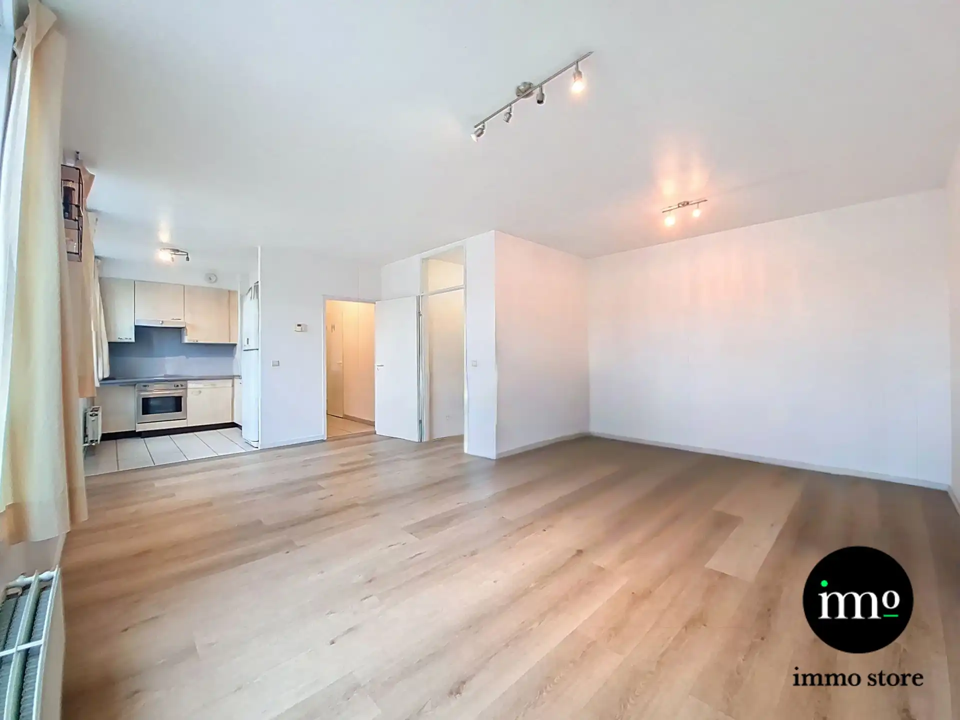 Lichtrijk 1-slaapkamerappartement met parking – Tour & Taxis foto 3