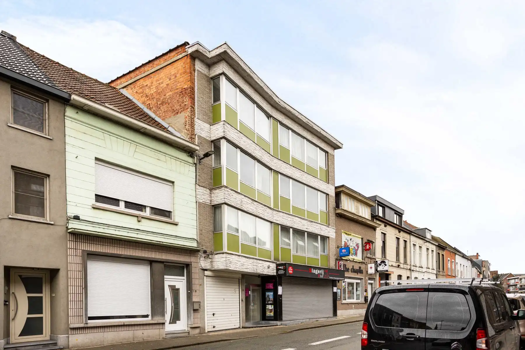 Centraal gelegen appartement te Aalst.  foto {{pictureIndex}}