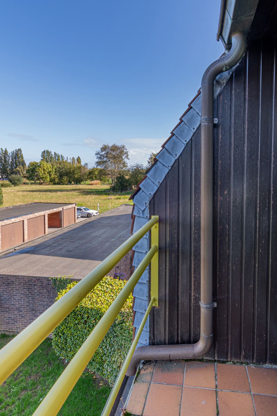 Ruim 3-slaapkamerappartement met garage foto 14