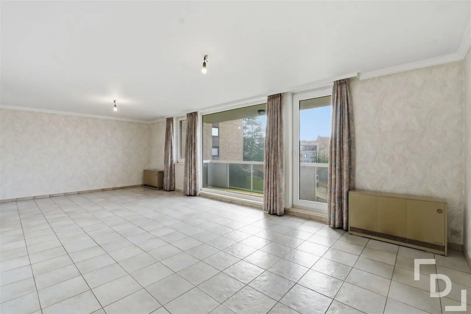 Ruim appartement met 3 slaapkamers en garage te koop in de groene omgeving van Ieper. foto 5