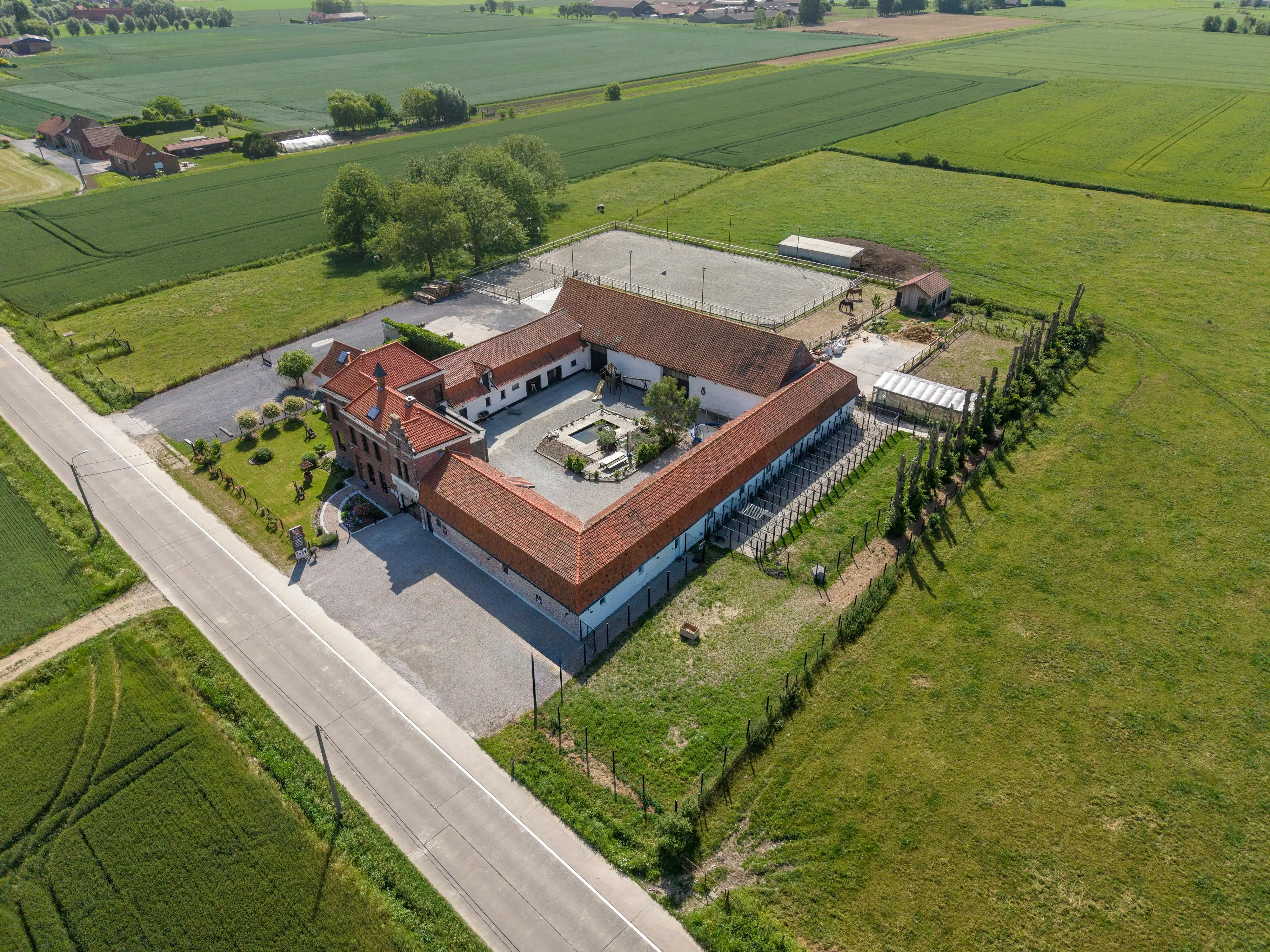 Karaktervolle hoeve met open zicht op de Kemmelberg en tal van mogelijkheden op 7.425 m² foto 34