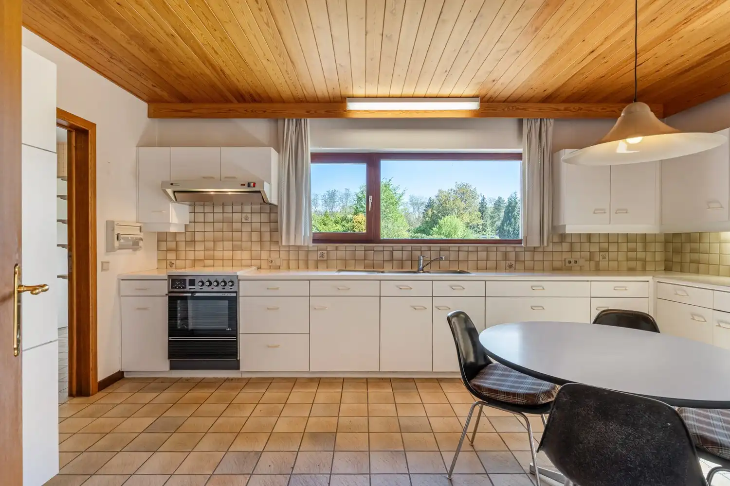 Vrijstaande woning met 4 slaapkamers en een garage op een perceel van 10a 29ca omgeven door groen en op het einde van een doodlopende straat te Oud-Heverlee! foto 7