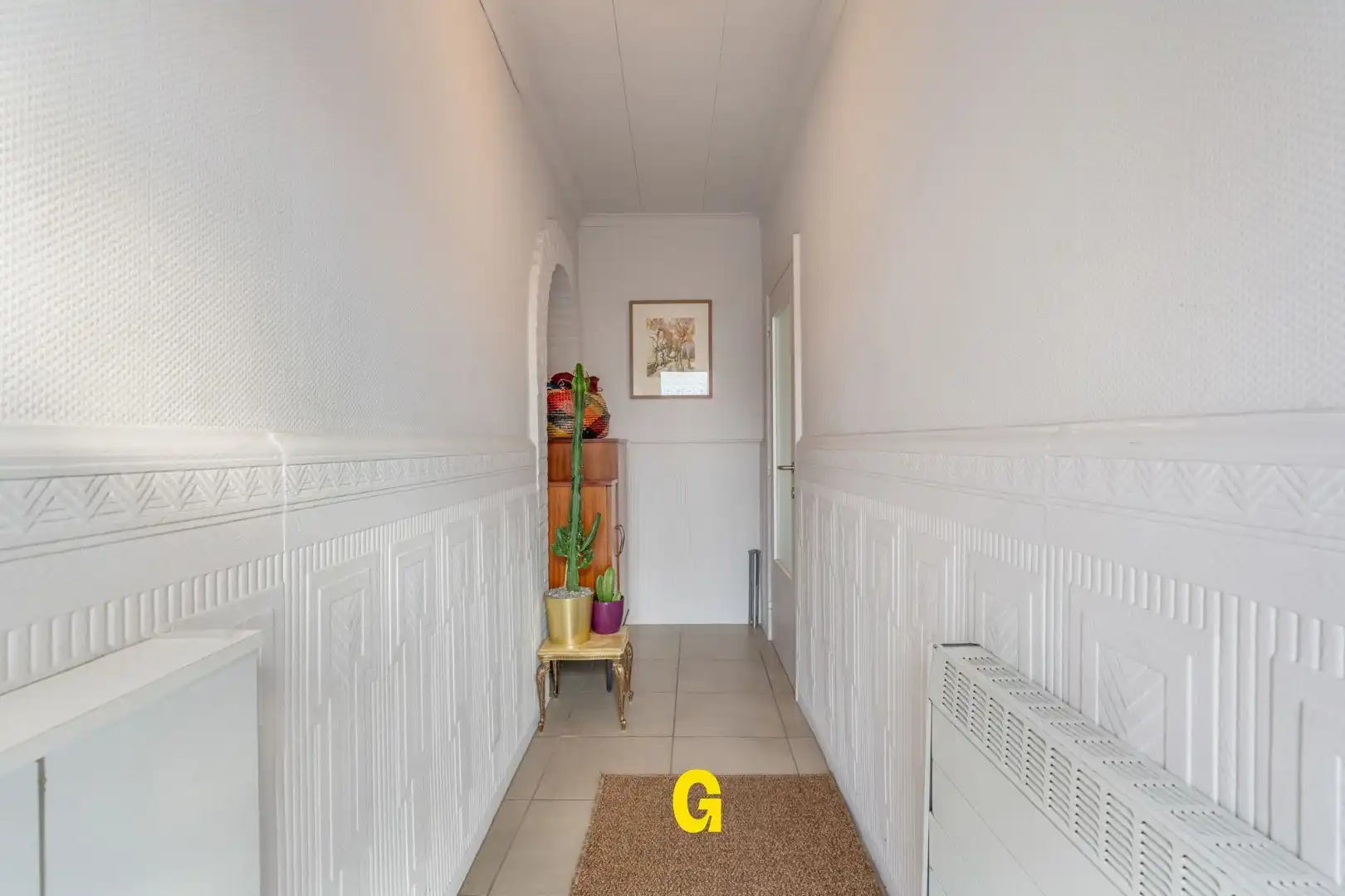 Leuke rijwoning met karakter, 3 slaapkamers, uitbreidingsmogelijkheden op zolder en gezellig tuintje met carport bereikbaar langs achter. foto 3