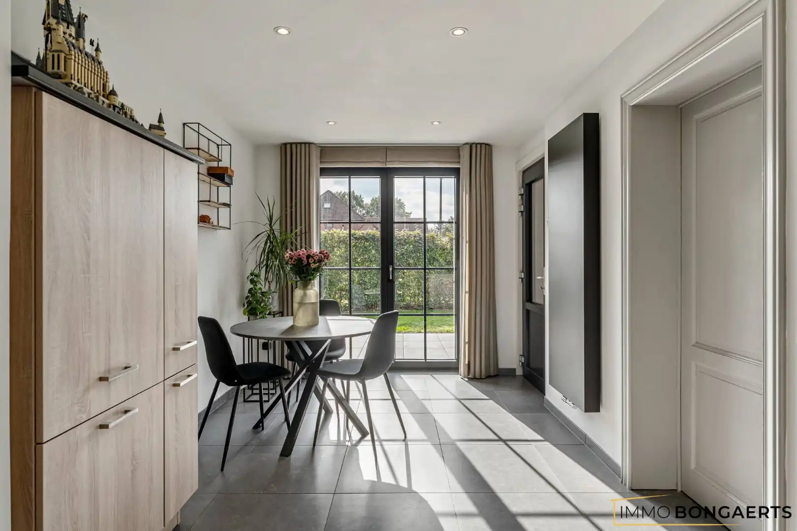 Instapklare woning op rustige ligging in As foto 12