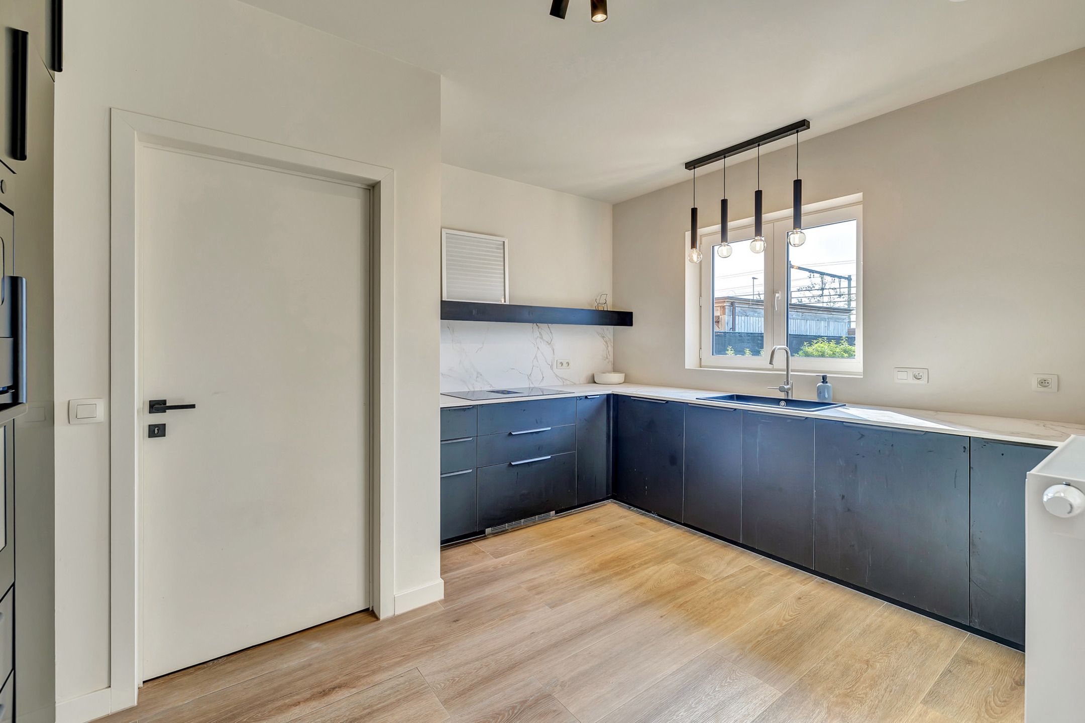 Prachtige woning met 4 slpks, tuin en garage foto 7