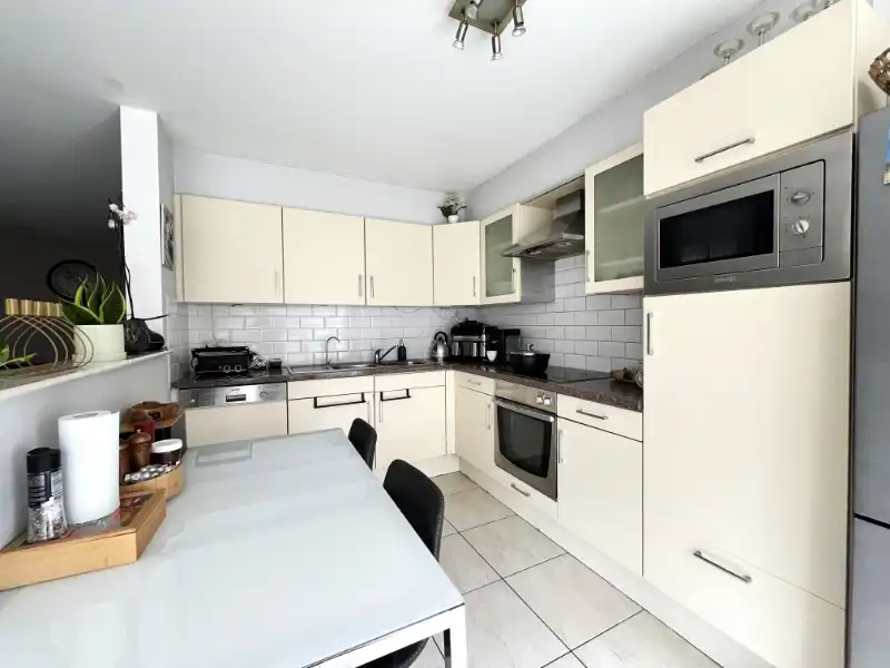 Centrum gelegen app. met 2 slpkms en garage foto 10