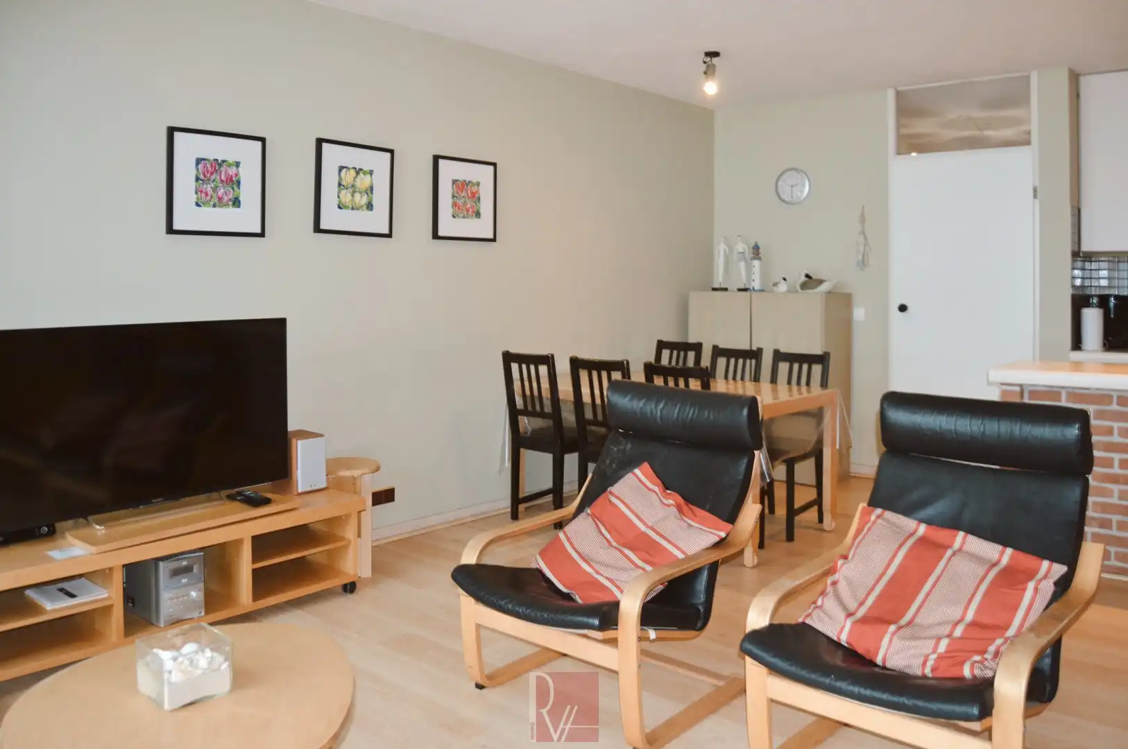 Studio foto {{pictureIndex}}