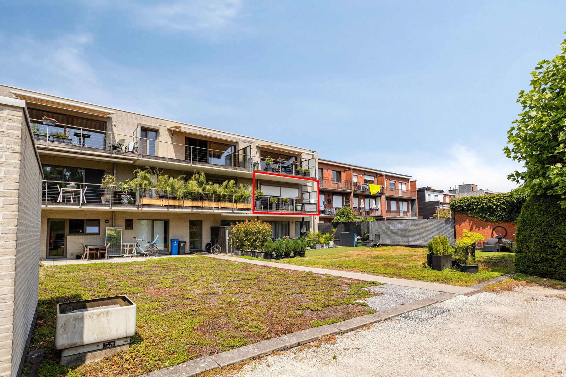 IN OPTIE. Modern Appartement van 140m² met 2 slks, dressing en airco foto {{pictureIndex}}