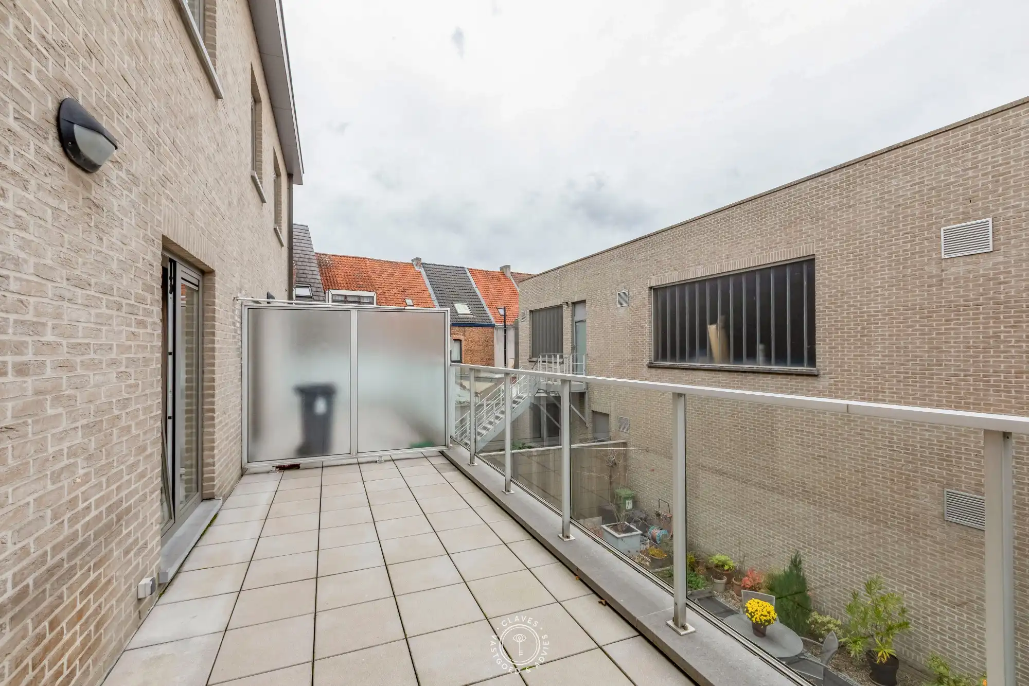 Centraal gelegen appartement met twee terrassen en autostaanplaats foto 10