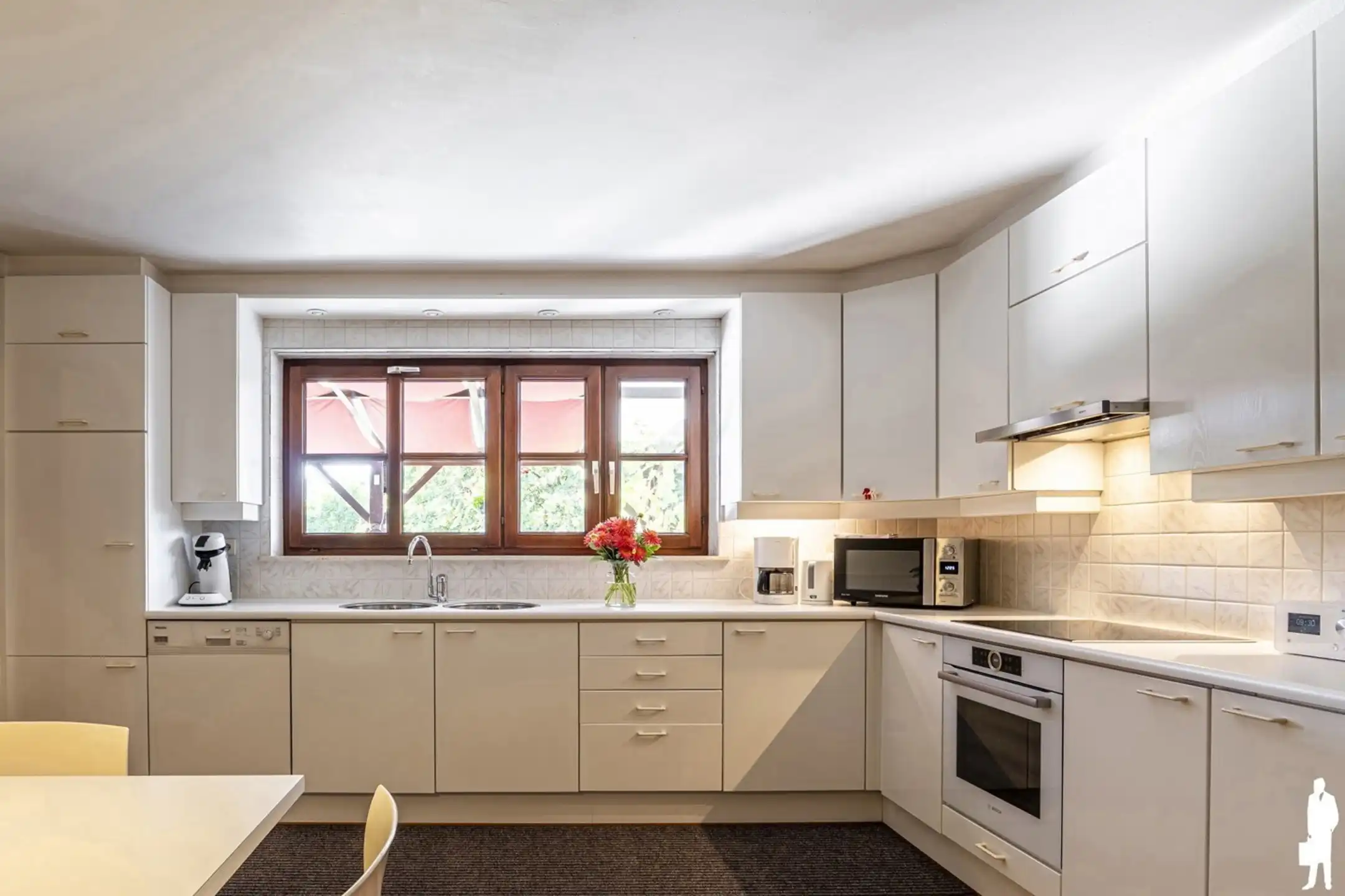 Villa - uitzonderlijke ligging; nabij Nederl.- uiteinde wijk foto 10