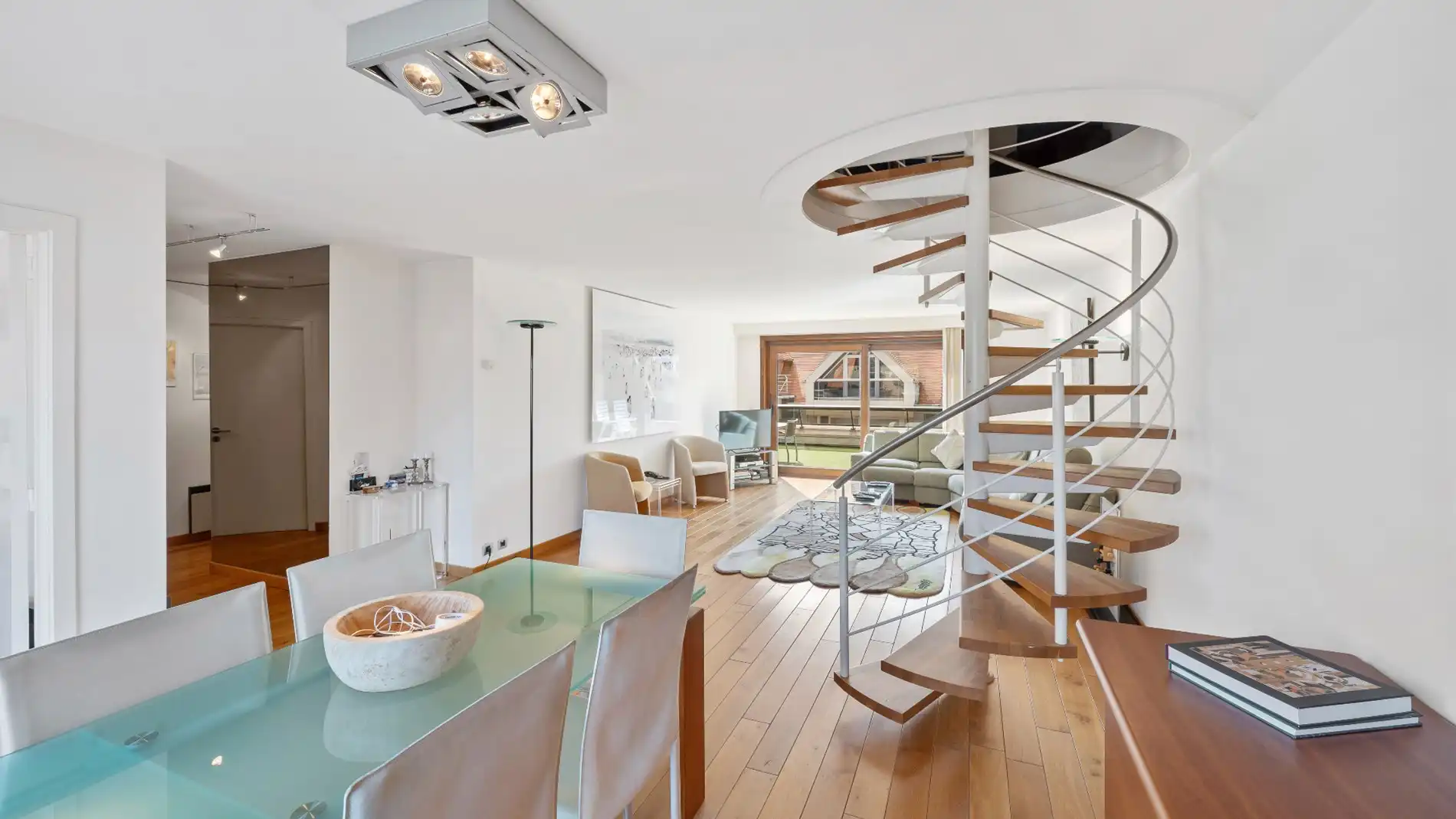 Ruim duplex dakappartement met uitzonderlijke terrassen, gelegen vlakbij de Zeedijk. Ruime box op GLV foto 6