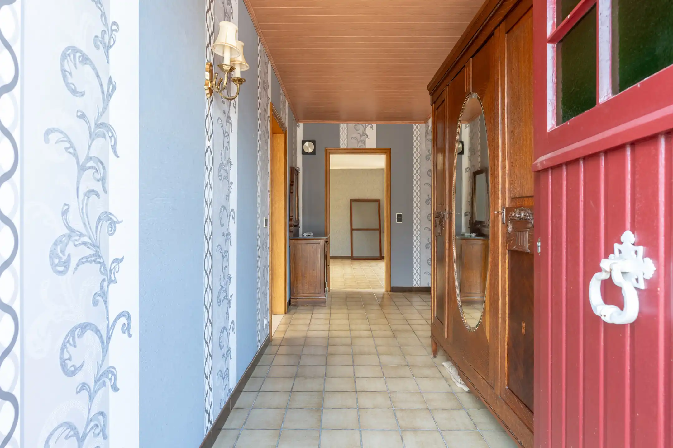 Te renoveren laagbouwwoning met 3 slpks, tuin en garage. foto 2