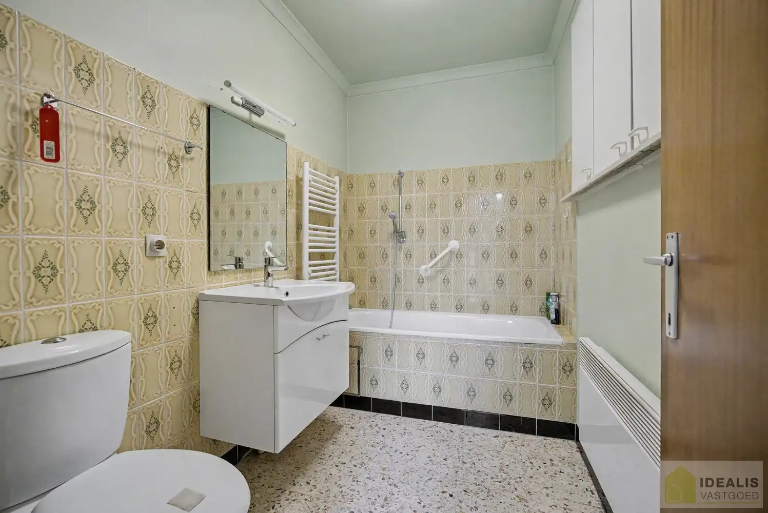 IDEALIS VASTGOED - Nabij het groen gelegen woning met een bewoonbare oppervlakte van + -125m² op een perceel van 7a59ca! Het betreft een zeer centraal gelegen woning t.o.v. grote steden als Leuven, Brussel, Antwerpen en Hasselt die vlot bereikbaar zijn door de nabijheid van de E313 en E314. Uitermate geschikt voor kandidaten op zoek naar een te renoveren woning in de groene omgeving van Linkhout!! foto 11