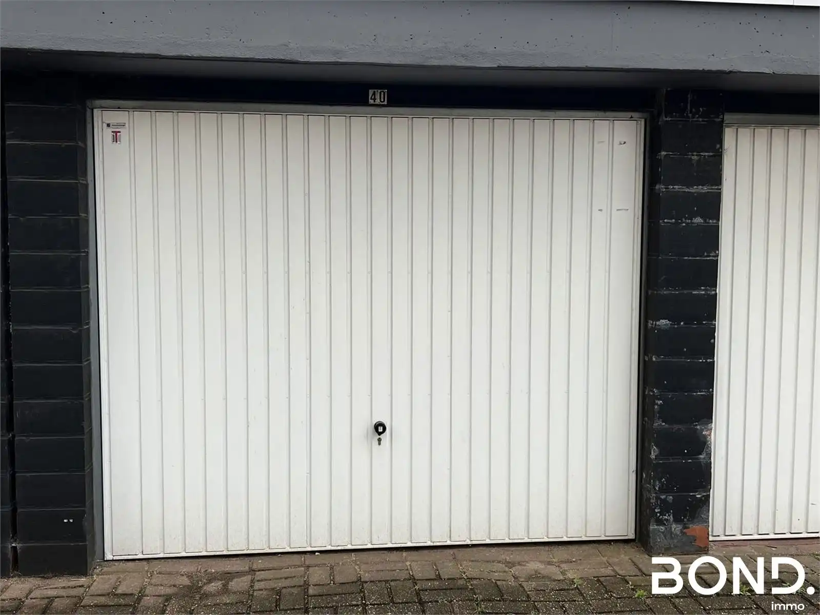 Gerenoveerd 1-slaapkamer appartement met garagebox te huur foto 16