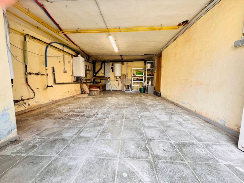 Zeer ruime garagebox - centrum Wenduine foto {{pictureIndex}}