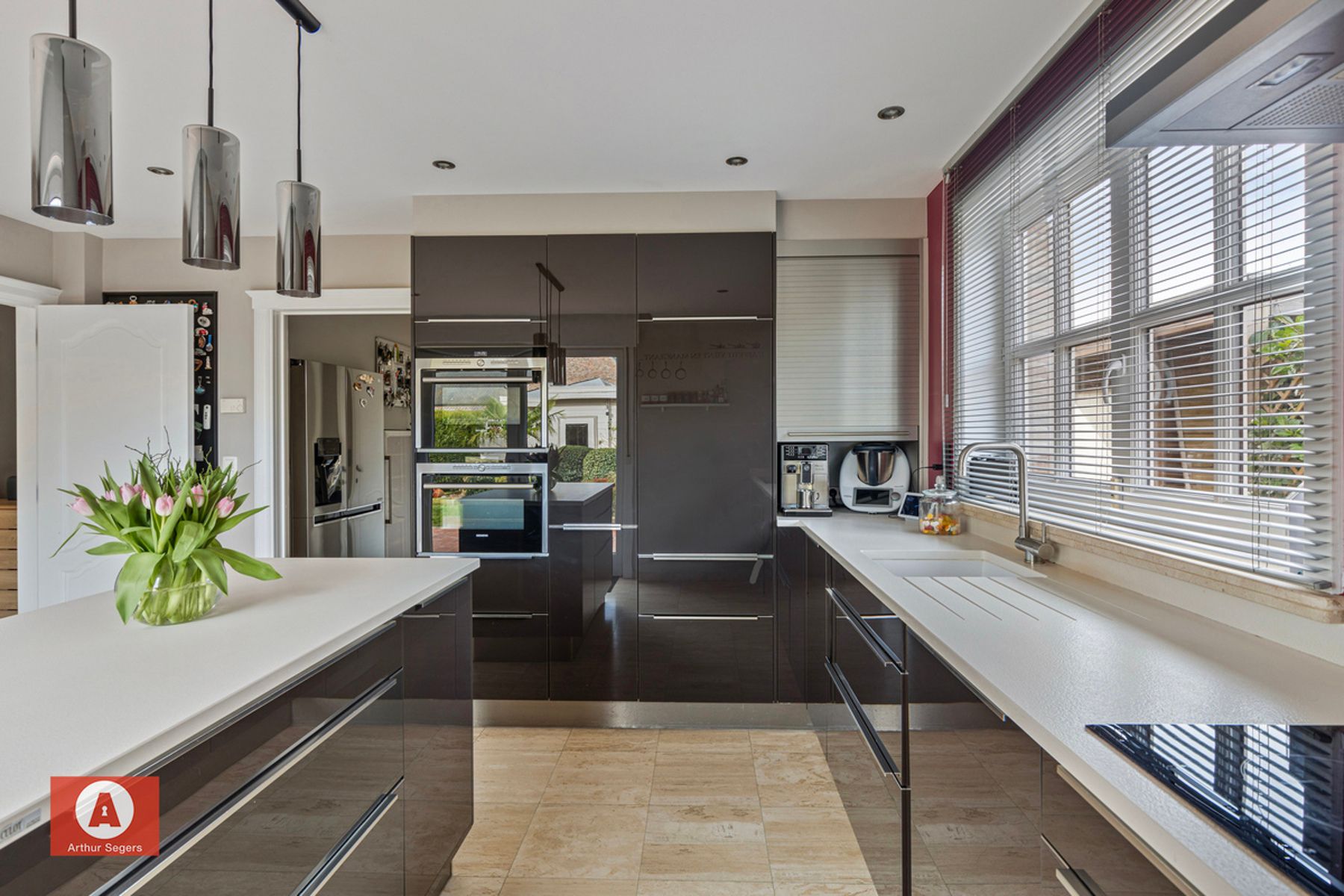 Ruime open bebouwing met 4 slaapkamers op 10 are foto 13