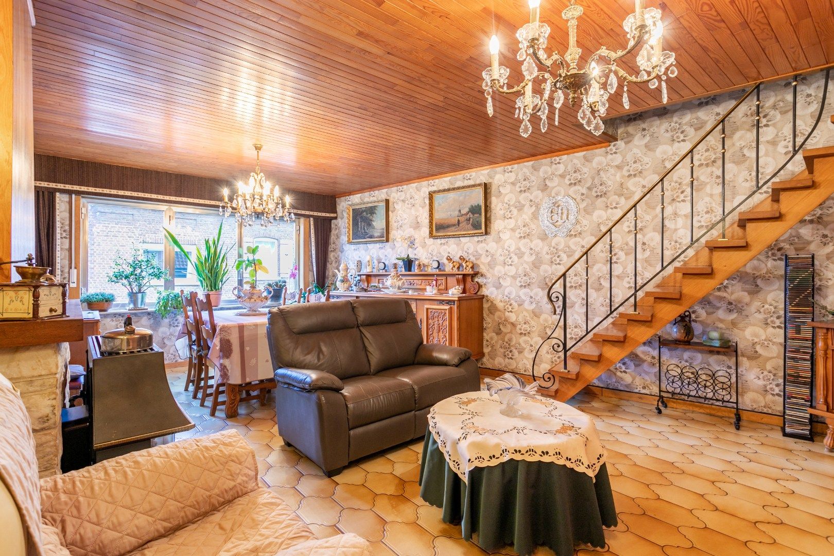 Te renoveren bel-étage met 2 slpk en garage te Buizingen foto 4