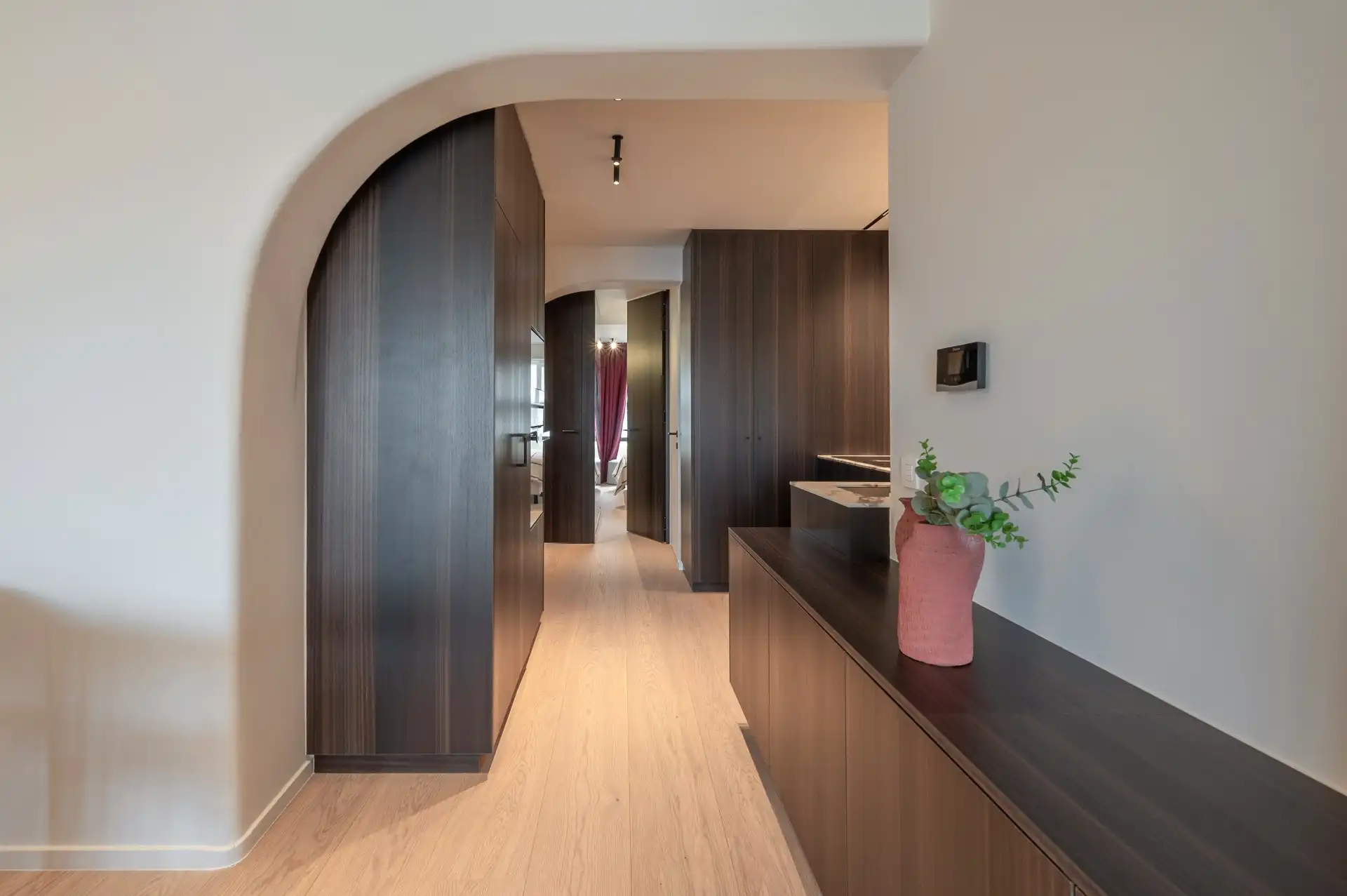 Centraal gelegen gerenoveerd appartement met twee terrassen nabij de Lippenslaan foto 8