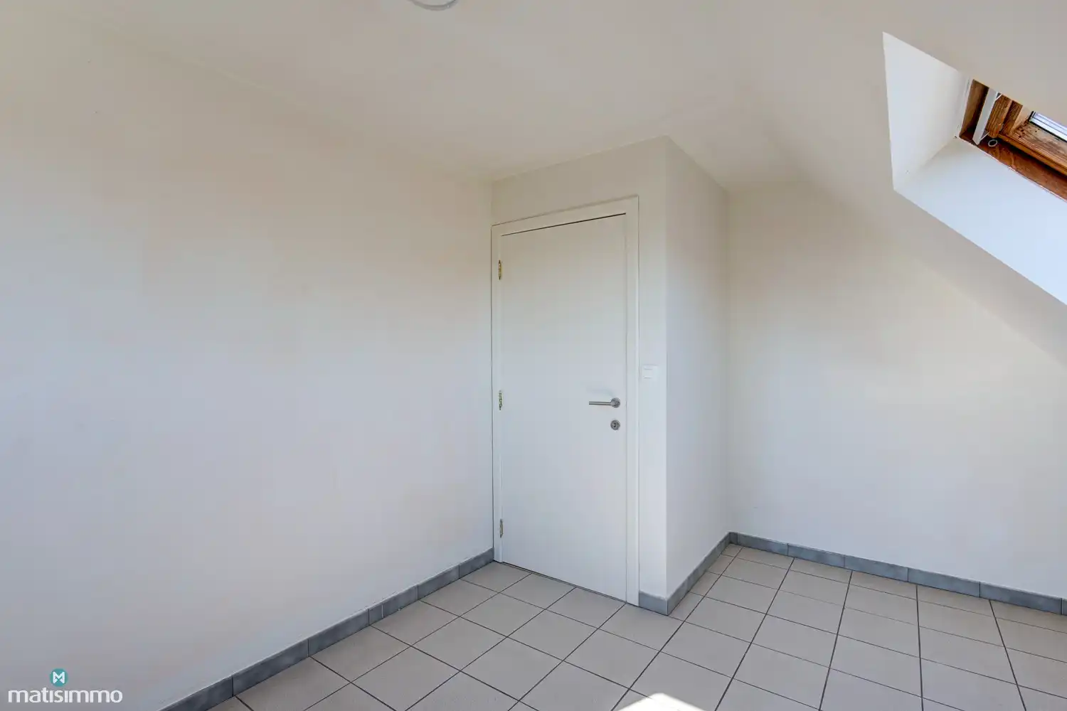 INSTAPKLAAR DUPLEX-APPARTEMENT MET 2 SLAAPKAMERS EN GARAGE NABIJ HET CENTRUM VAN BILZEN foto 13