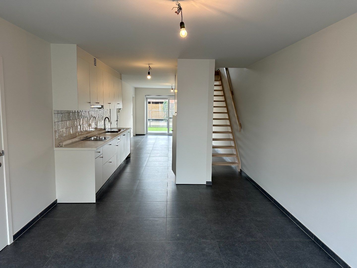 Ruim duplex-appartement met 3 slaapkamers en tuin te Werken foto 2